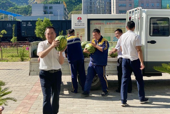 1657072900140514.jpg 发放西瓜 (6月16日) (1).jpg