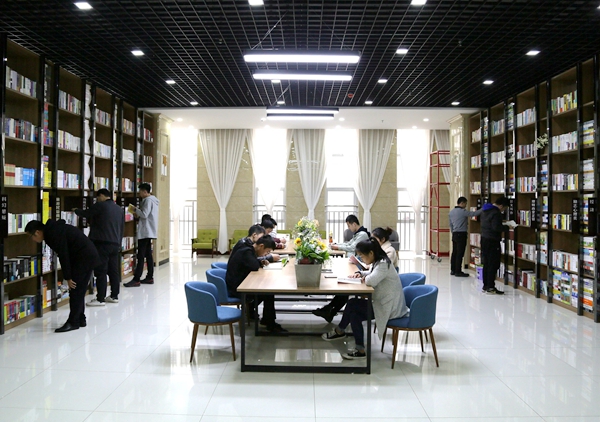 1668763997167159.jpg 图为伟德国际1946官方网孟村矿职工图书室.JPG